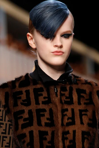Look 17